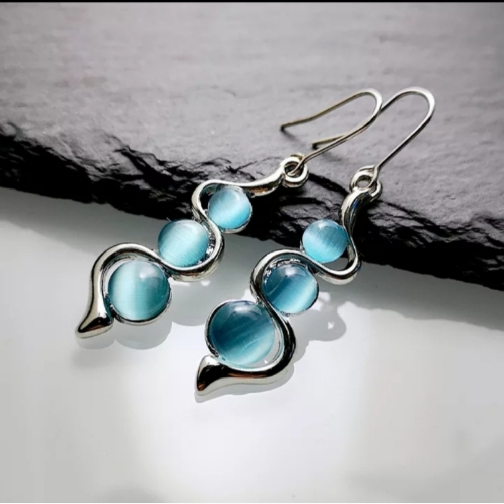 🎀Stunning Moonstone Twist Drop Earings - Picture 2 of 5
